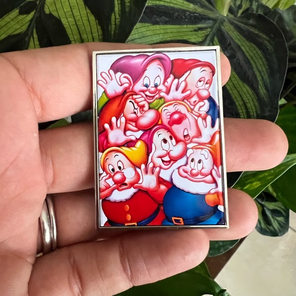 Disney Accessories - 2001 Snow White Seven Dwarfs Disney Store SNOW WHITE Commemorative Pin